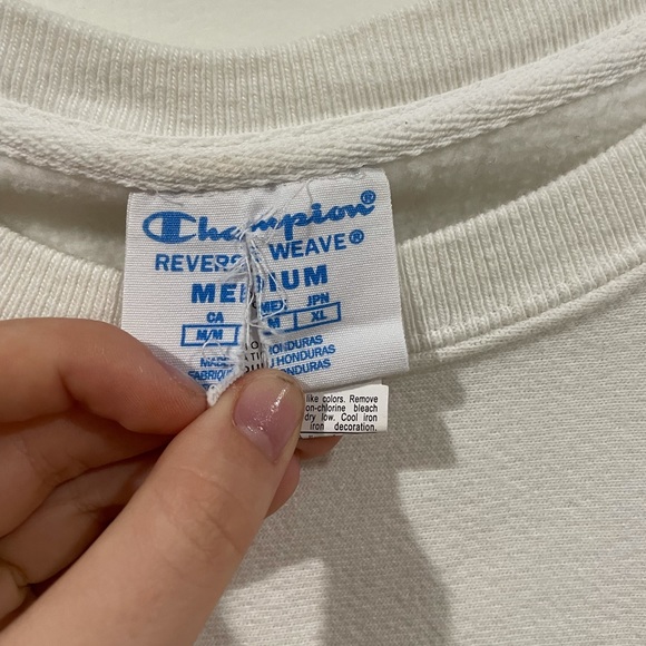 Cropped Champion Crewneck - Picture 2 of 3